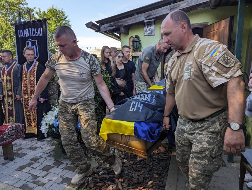 Болехівщина попрощалася з командиром-штурмовиком Святославом Кондратом (ФОТО)