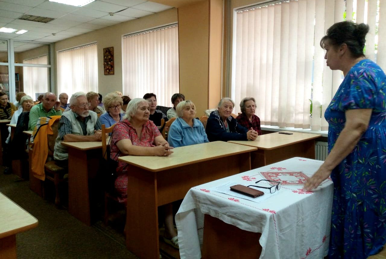 У Франківську для пенсіонерів провели лекції до Дня Української Державності (ФОТО)