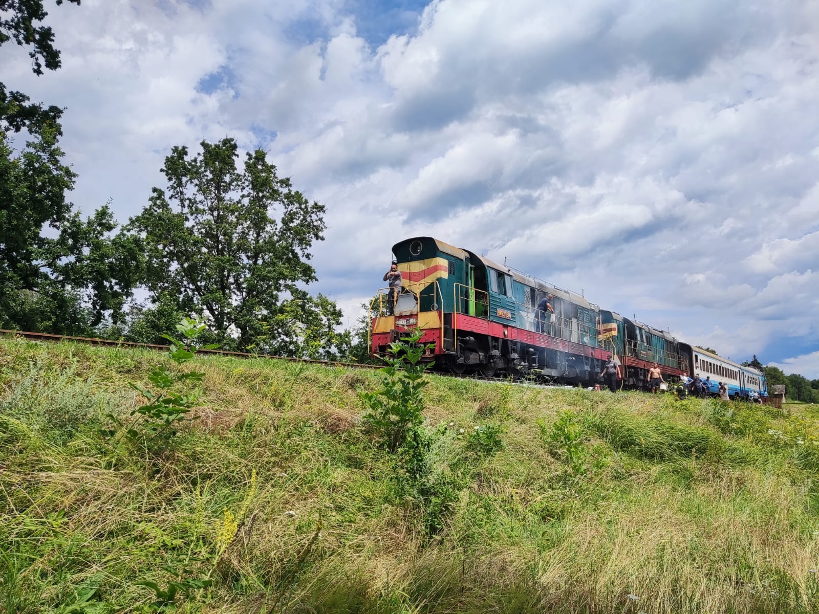 На Калущині потяг загорівся під час руху (ФОТО)