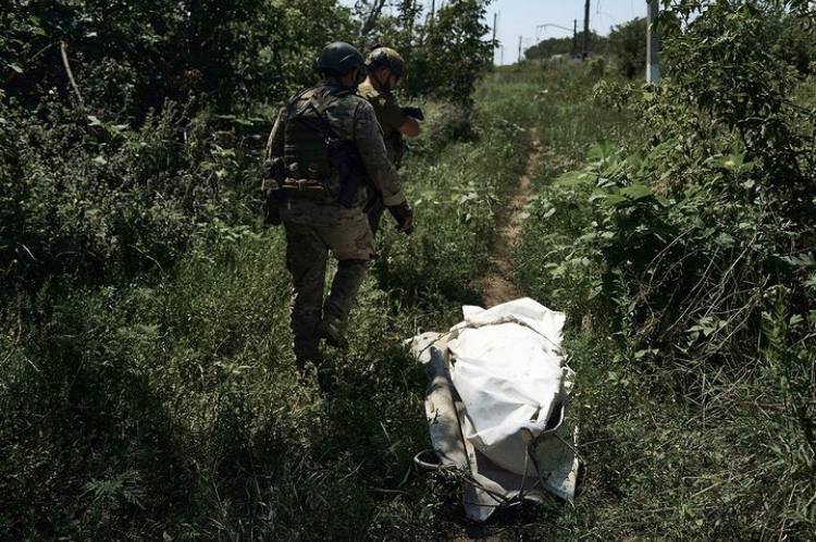 Сплять на тілах росіян: Ліберови показали, як бійці “десятки” контрнаступають (ФОТО)