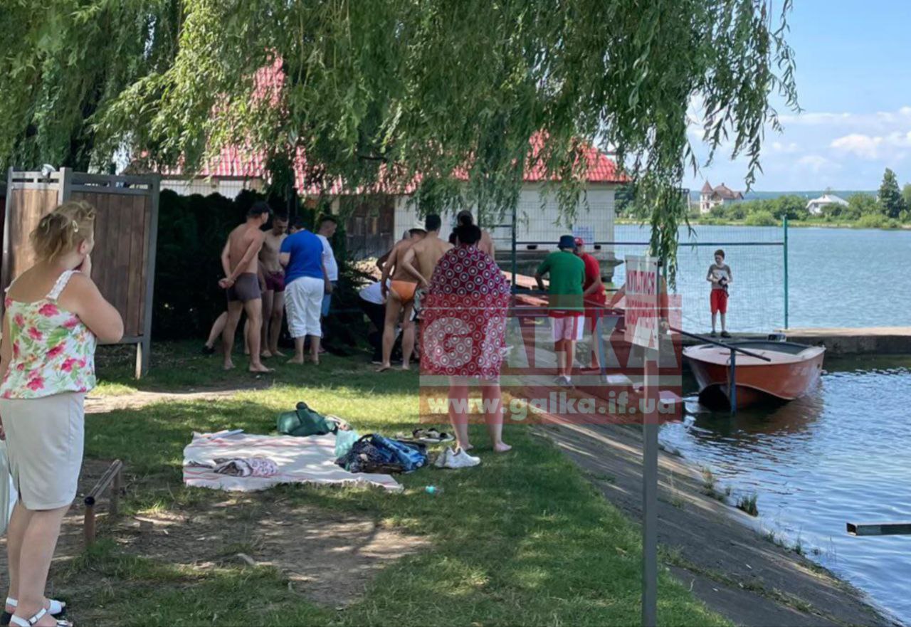 У Франківську відпочивальники врятували з озера чоловіка без свідомості (ФОТО, ВІДЕО)