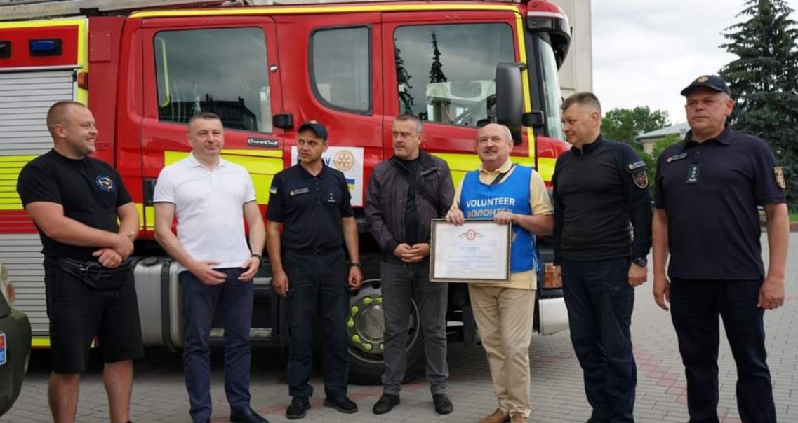 Прикарпатські рятувальники отримали від англійців пожежно-рятувальний автомобіль (ФОТО)