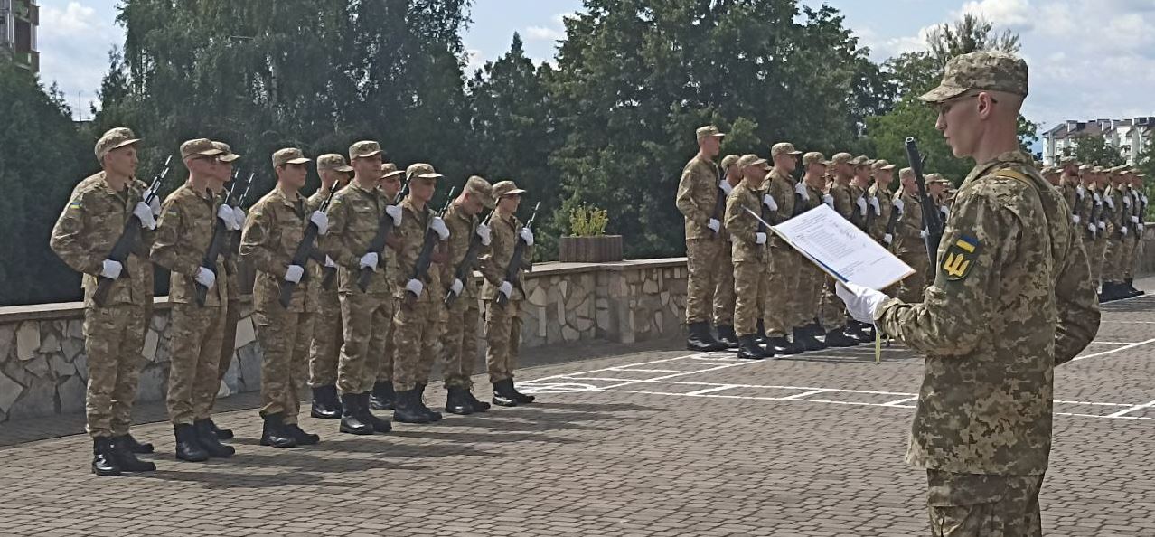 Прикарпатські студенти військової кафедри склали присягу на вірність Українському народові (ФОТО)