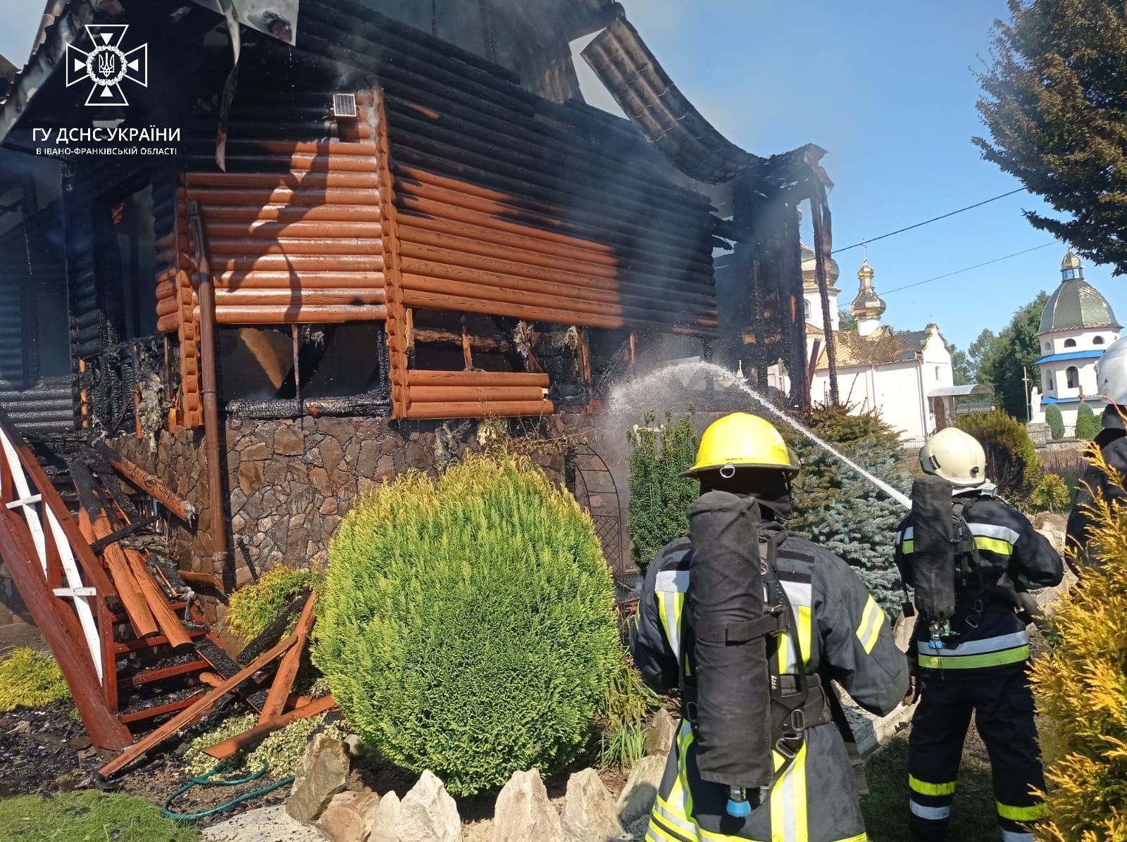 У Долинській громаді зранку горів житловий будинок (ФОТОФАКТ)