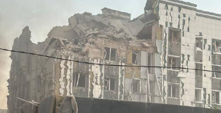 Окупанти влучили ракетами в житлові будинки у Покровську: є жертви та поранені (ФОТО, ВІДЕО)