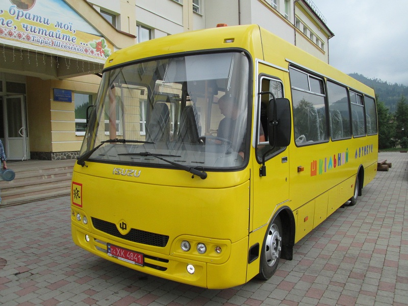 У Надвірні купили шкільний автобус за майже 3 мільйони гривень