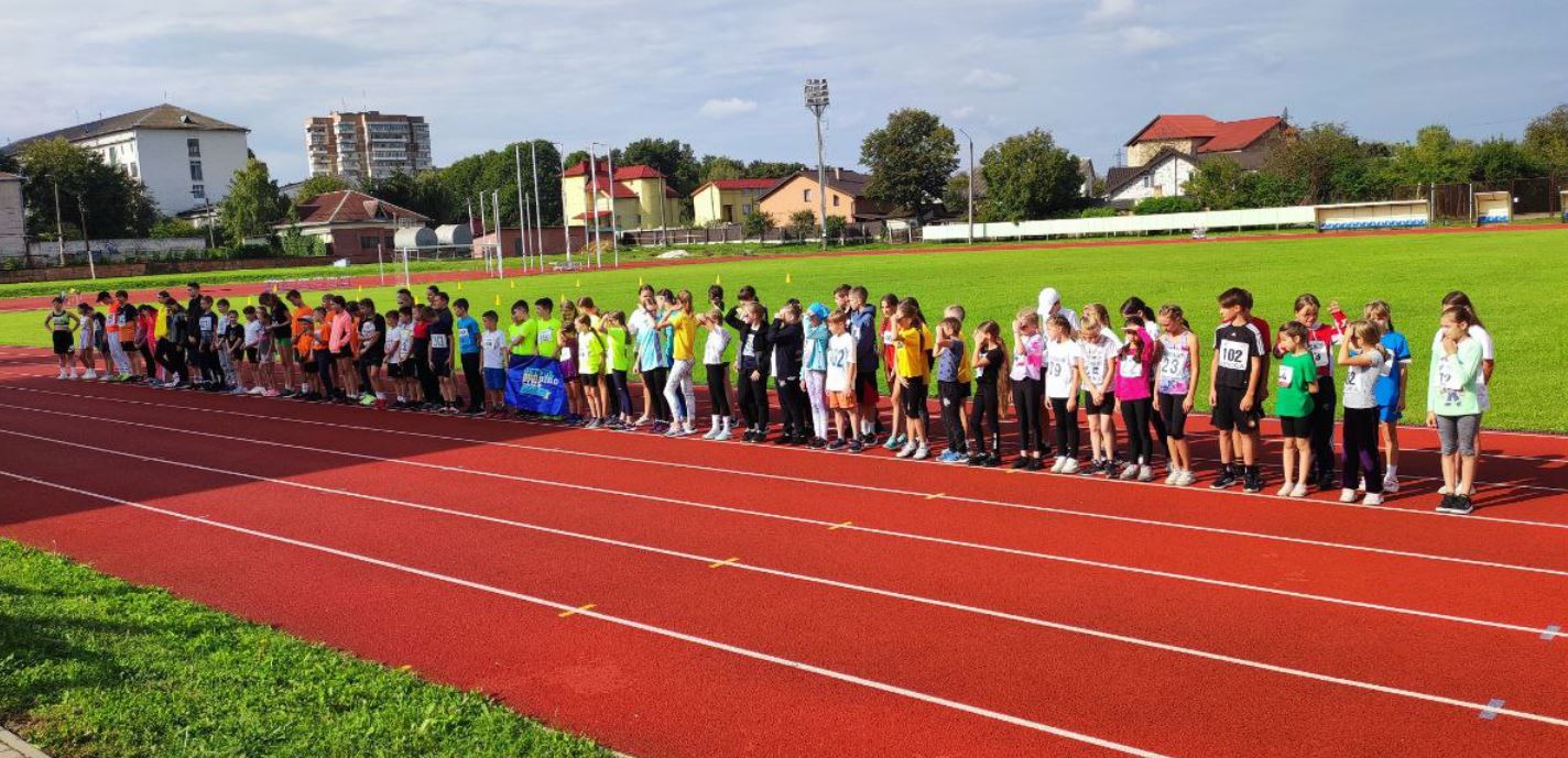 У Франківську учасниці олімпійських ігор провели урок для 100 юних легкоатлетів (ФОТО)