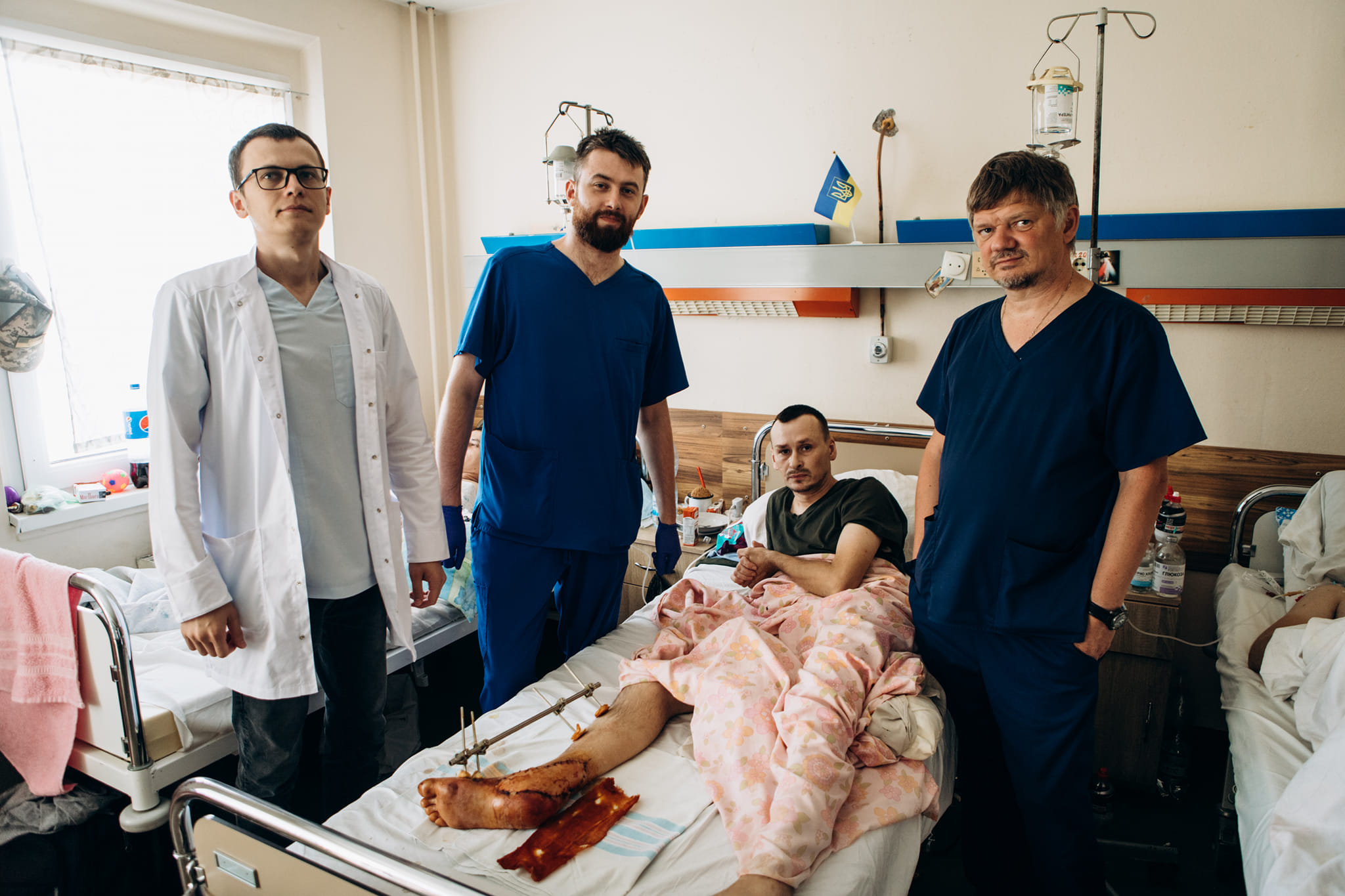 Оперували 10 годин: франківські хірурги унікальною операцією врятували ногу військовому (ФОТО)