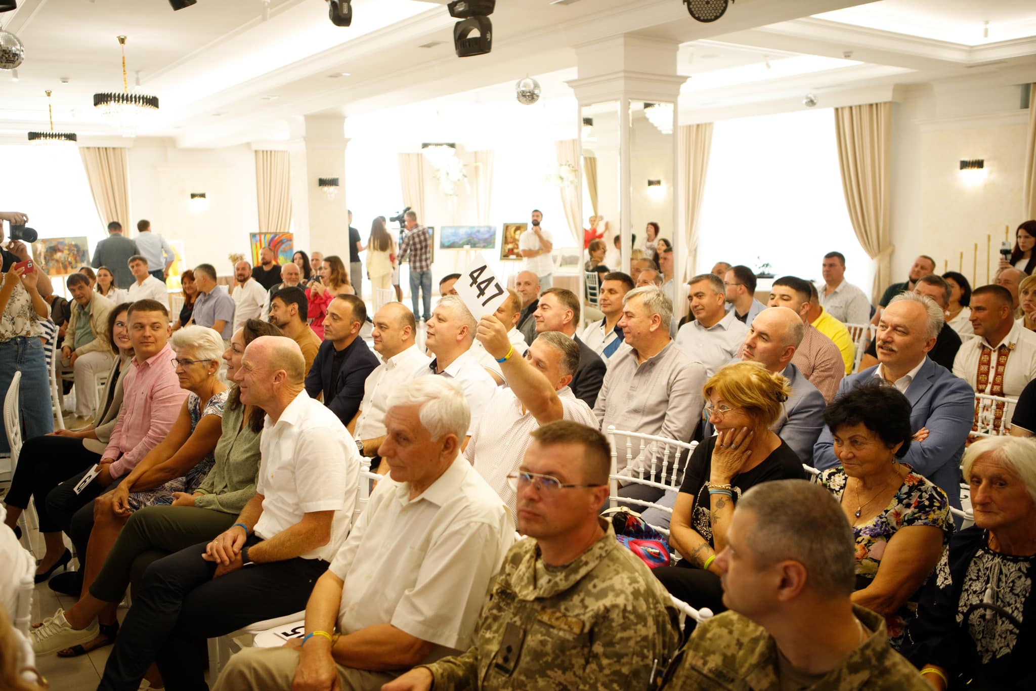 Два мільйони гривень зібрали на благодійному аукціоні у Галичі (ФОТО)