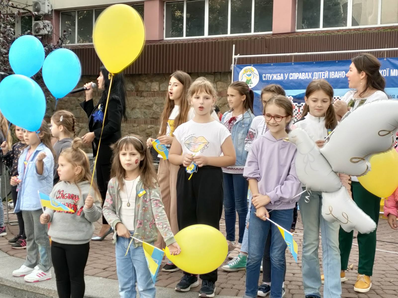 До дня усиновлення у Франківську провели свято для дітей та усиновлювачів (ФОТО)