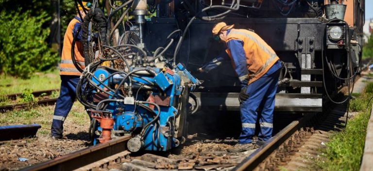Через ремонт колії Надвірна-Делятин у вересні змінять маршрути потягів у Карпати (СПИСОК)