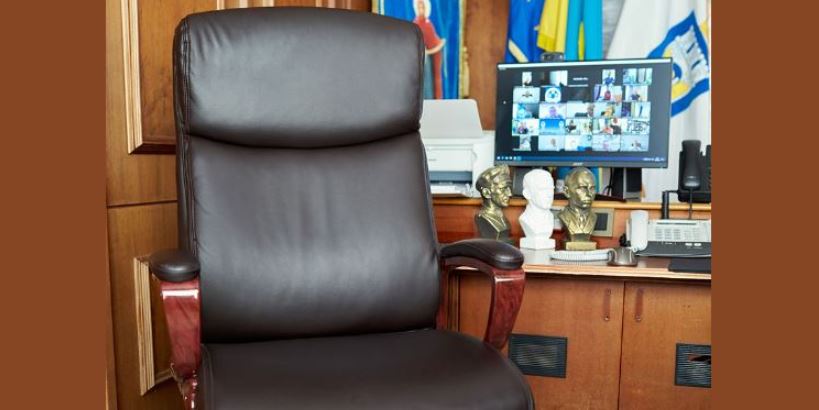 Мерське крісло Марцінківа продано: виграла ставка 50 000 гривень