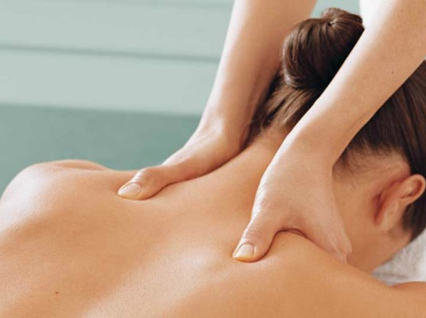 Кому потрібен масаж спини?