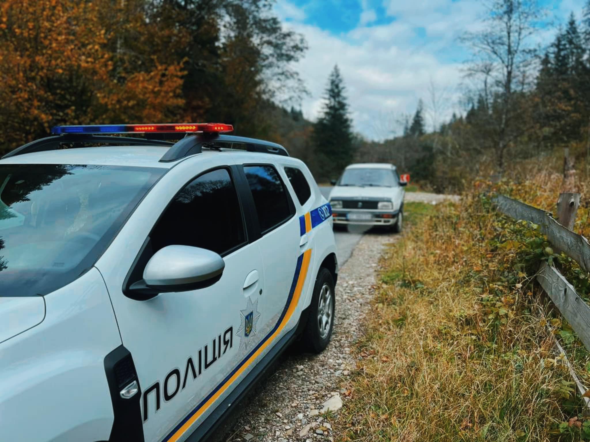 У Верховині чоловік вкрав з-під магазину відчинену машину: його затримала поліція (ФОТО)