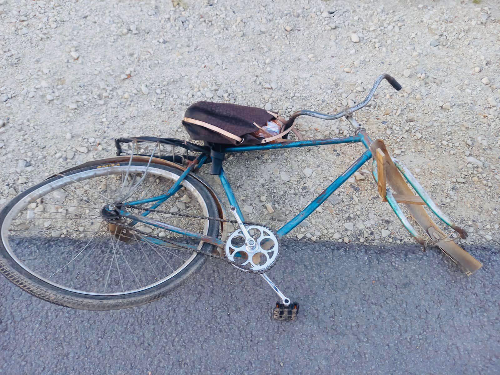 На Калущині велосипедист потрапив під колеса автомобіля, потерпілий – у лікарні (ФОТО)