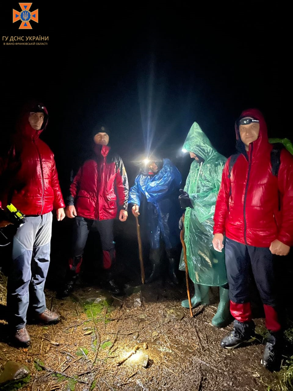 В горах заблукали туристи з Хмельниччини, їм допомогли рятувальники (ФОТОФАКТ)