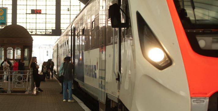 Wi-Fi через Starlink: Укрзалізниця показала новий поїзд “Коломия – Рава-Руська” (ФОТО)