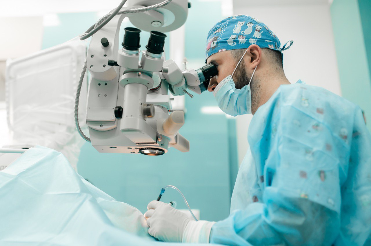 Відомий київський офтальмохірург Юрій Биць успішно оперує катаракти в Івано-Франківську
