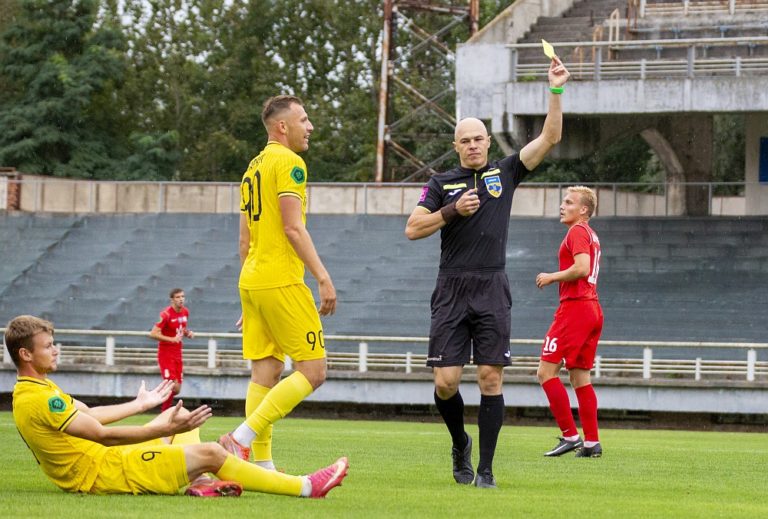 Суботній матч “Прикарпаття” з “Хустом” судитиме Олександр Титов