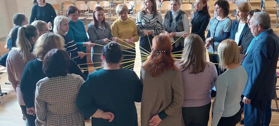“Ненасильницьке спілкування”: понад 500 педагогів пройшли тренінги для класних керівників у школах Франківська