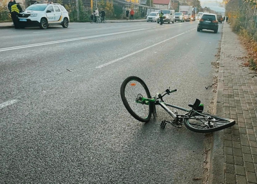 У Брошнів-Осаді авто наїхало на 11-річного велосипедиста — дитина в лікарні (ФОТО)
