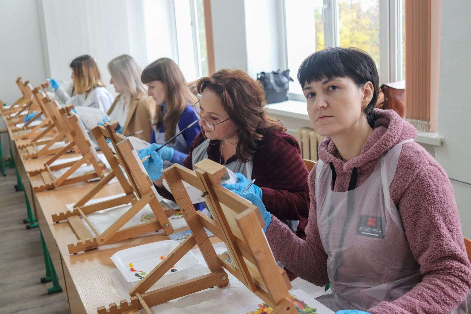 На благодійному психологічному фестивалі у Калуші зібрали понад 30 000 гривень для ЗСУ (ФОТО)
