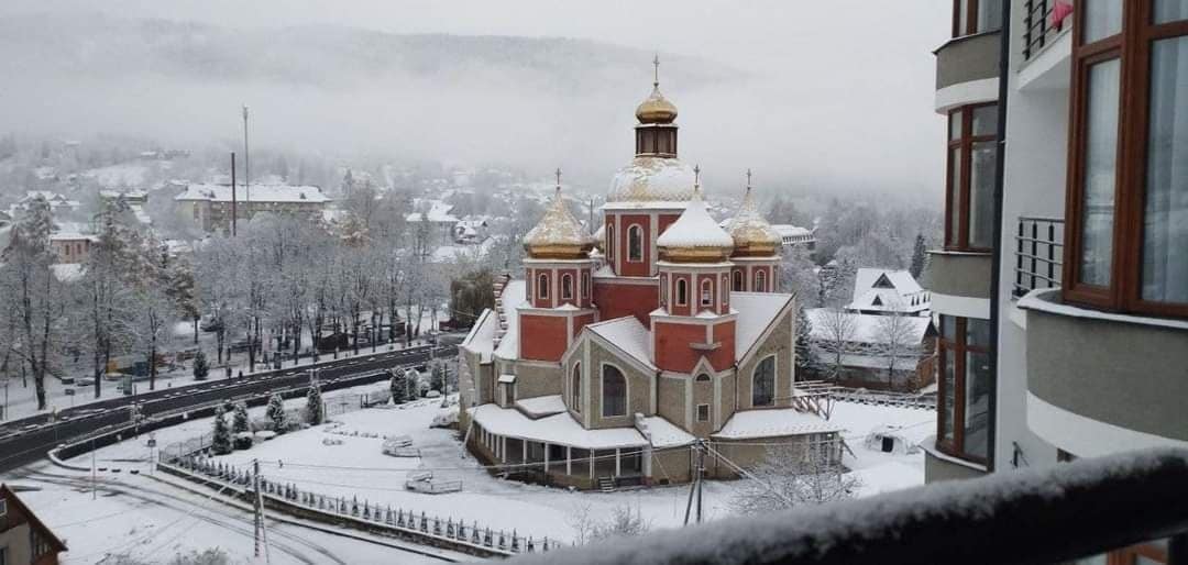 На Франківщині випав сніг: Франківськ ще очікує (ФОТО)