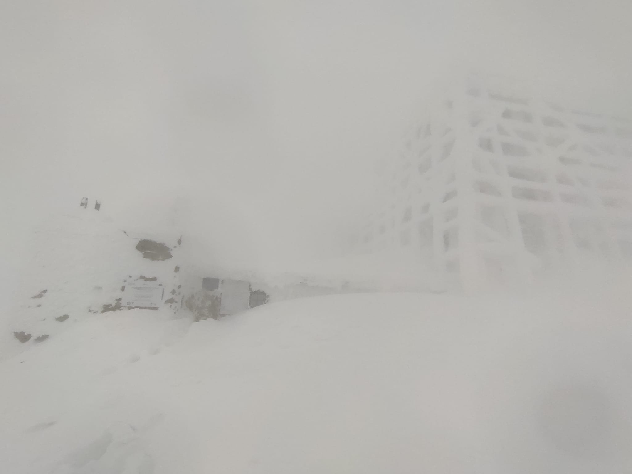 Видимість до 10 метрів і -18°C: на горі Піп Іван погіршилася погода (ФОТО)