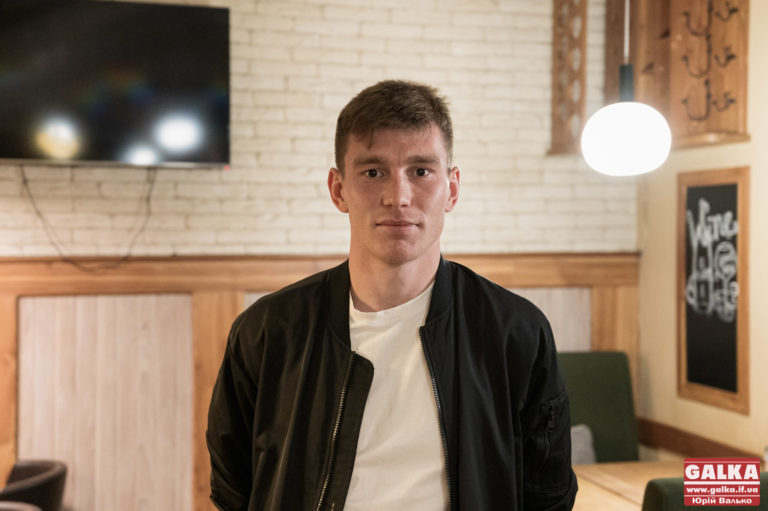 Вірю, що повернемо Маріуполь: Дмитро Шинкаренко з ФК “Прикарпаття” про спортивну кар’єру, громадську діяльність, волонтерство та рідне місто (ФОТО)