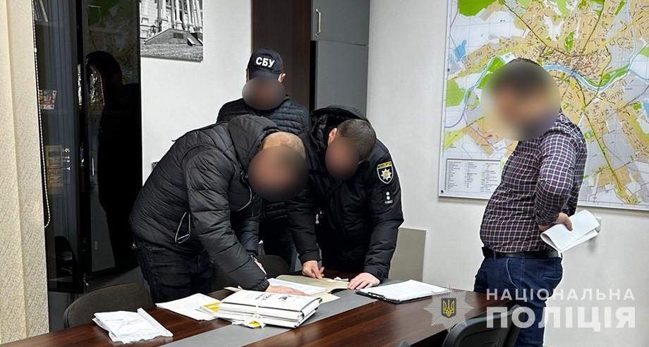 Наремонтували на 700 тисяч збитків: поліція про обшуки в Ужгородській міськраді (ФОТО)