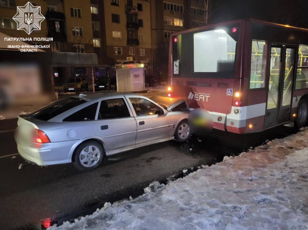 У Франківську ймовірно п’яний водій врізався у тролейбус (ФОТО)