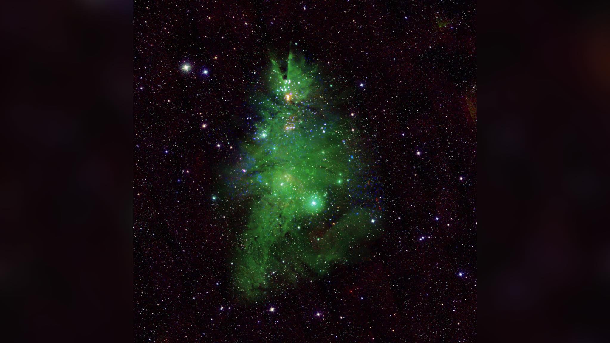 NASA показало яскраве скупчення зірок, схоже на різдвяну ялинку (ФОТО)