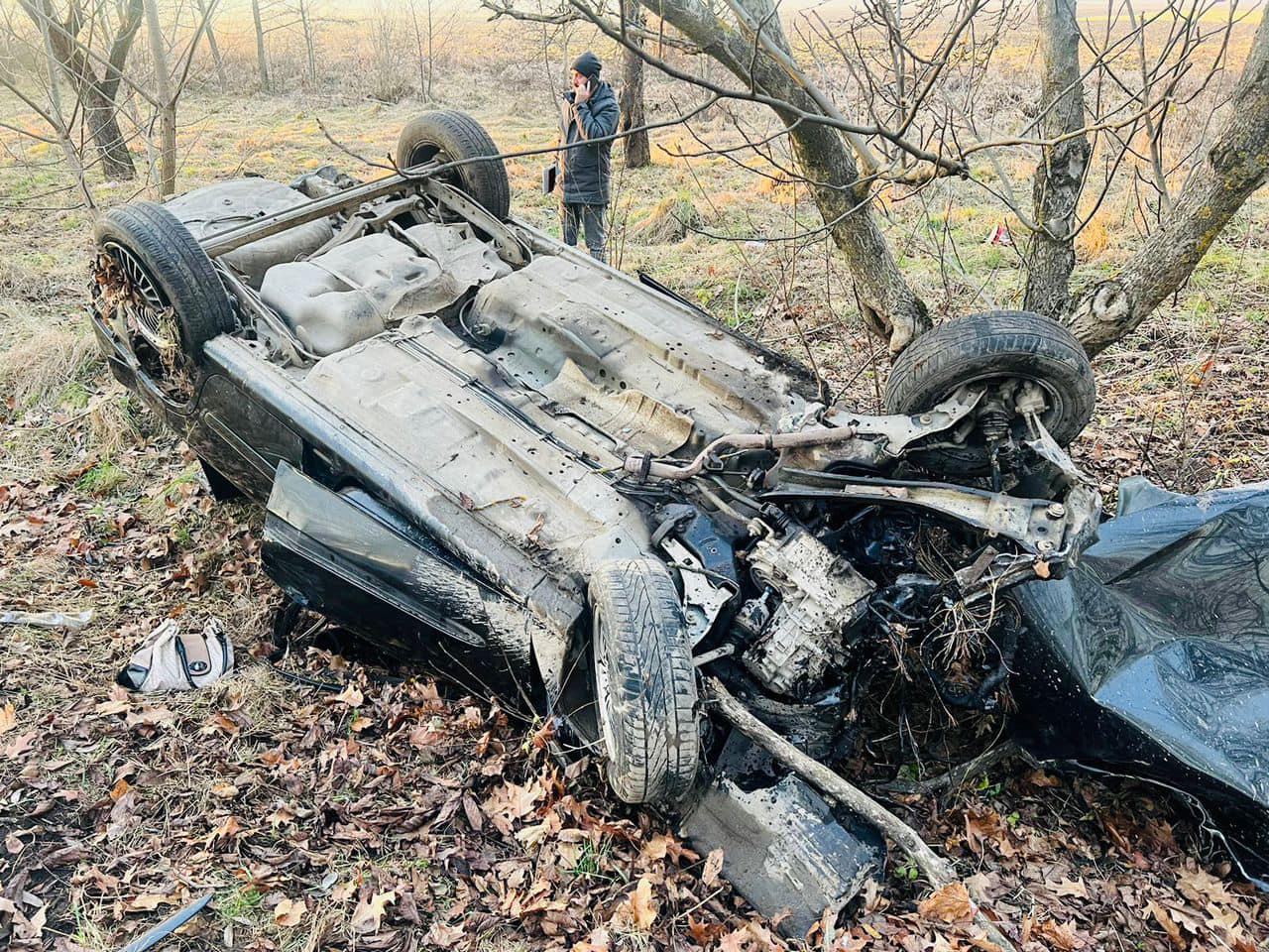 Наїхав на дерево: в автопригоді на Косівщині загинула пасажирка (ФОТО)