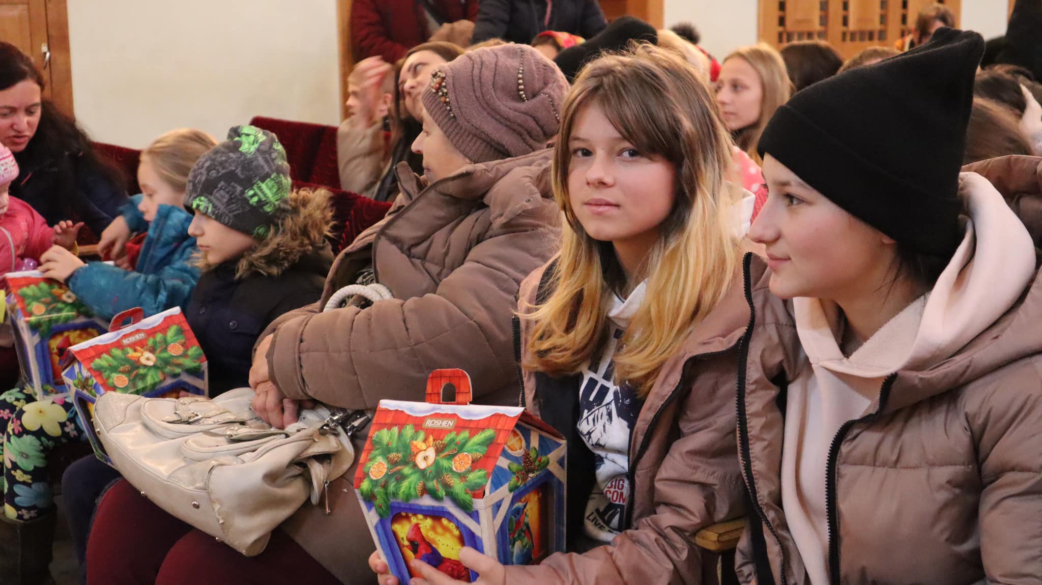 У Коломиї для трьохсот дітей пільгових категорій влаштували свято Різдва (ФОТО)