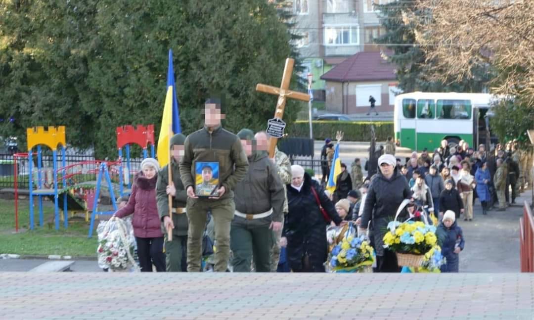 У Калуші на Алеї Слави поховали захисника Володимира Гордишинського (ФОТО)