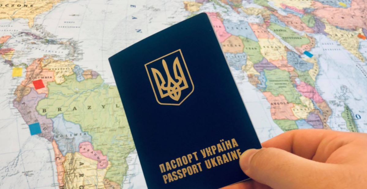 У 2023 році з Прикарпаття українці закордоном отримали 600 національних та закордонних паспортів