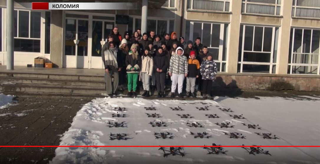 Жителі чотирьох сіл Коломийщини купили 23 дрони для ЗСУ (ВІДЕО)