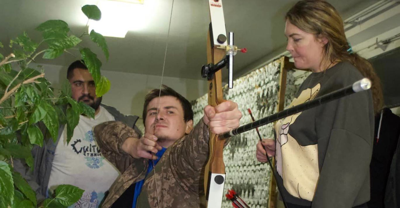 В обласній лікарні військові отримали майстер-клас зі стрільби з лука від олімпійської призерки (ФОТО)