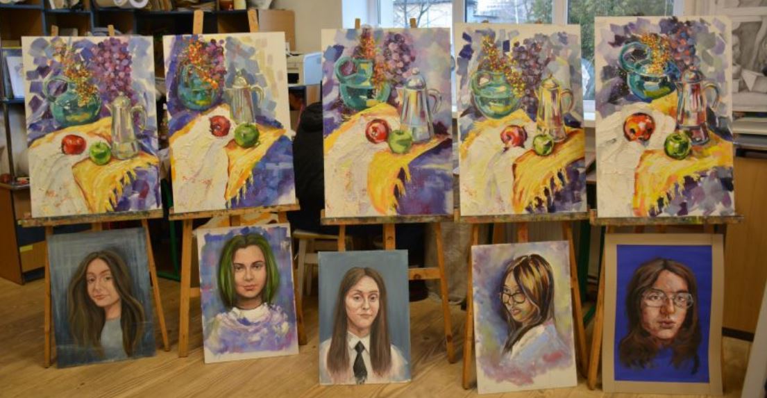 Надвірнянська художня школа відкрила виставку творчих робіт учнів та викладачів (ФОТО)