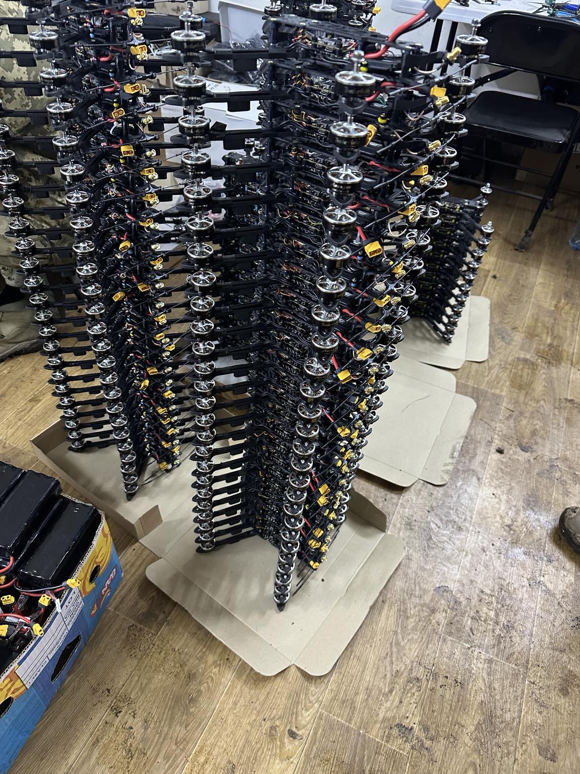 Понад 250 FPV-дронів, куплені за гроші міського бюджету, вже на передовій (ФОТО)