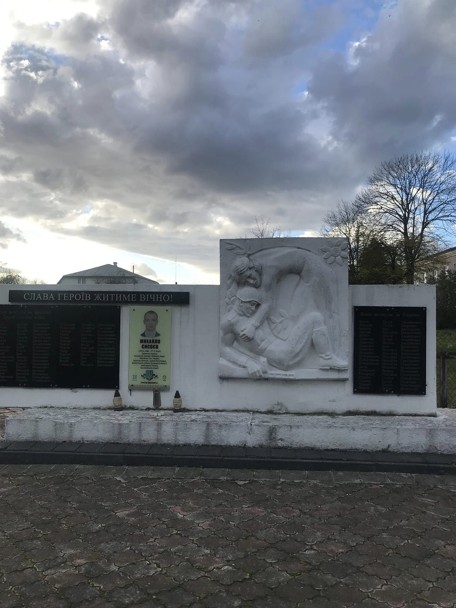 У Бурштинській громаді реконструюють пам’ятники загиблим у Другій світовій односельцям (ФОТО)
