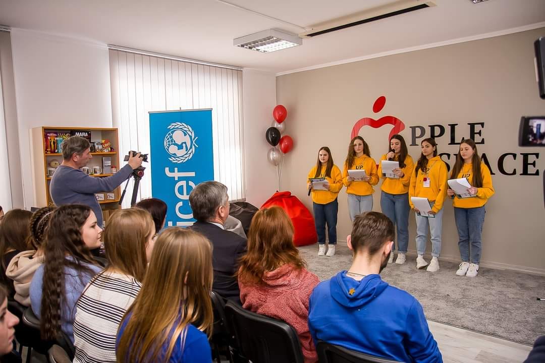 У Солотвинській громаді відкрили простір для спілкування дітей та молоді «APPLE SPACE» (ФОТО)