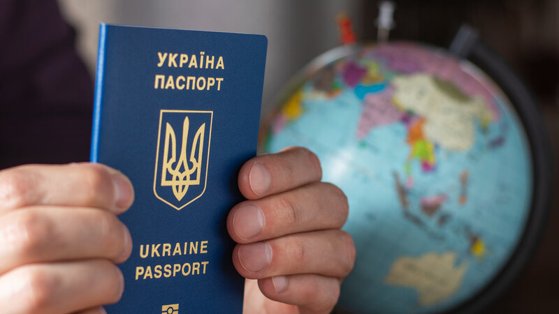 У світовому рейтингу паспортів Україна піднялася до 32 місця