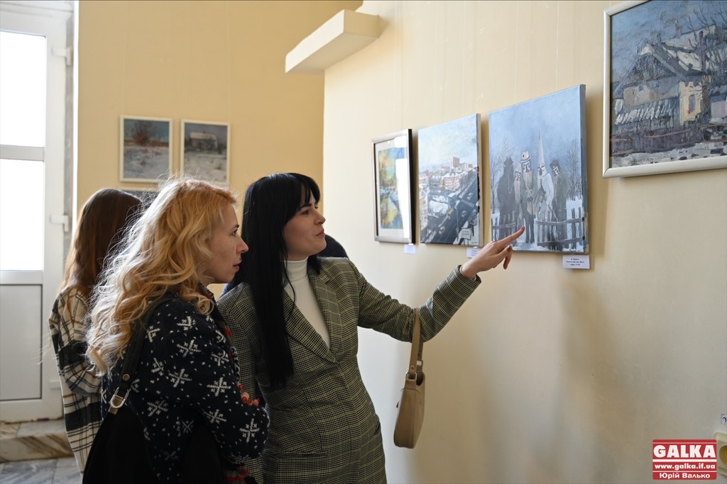 “Просторовий проміжок”: у Франківську презентували виставку прикарпатських художників (ФОТО)