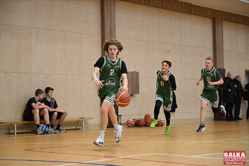 «Пліч-о-пліч. Всеукраїнські шкільні ліги»: як юні франківські баскетболісти до змагань готуються (ФОТО)