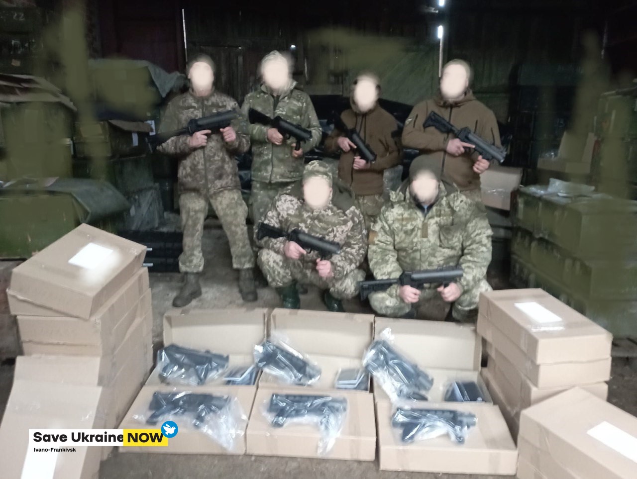 Франківські волонтери купили 100 гранатометів для військових (ФОТО)