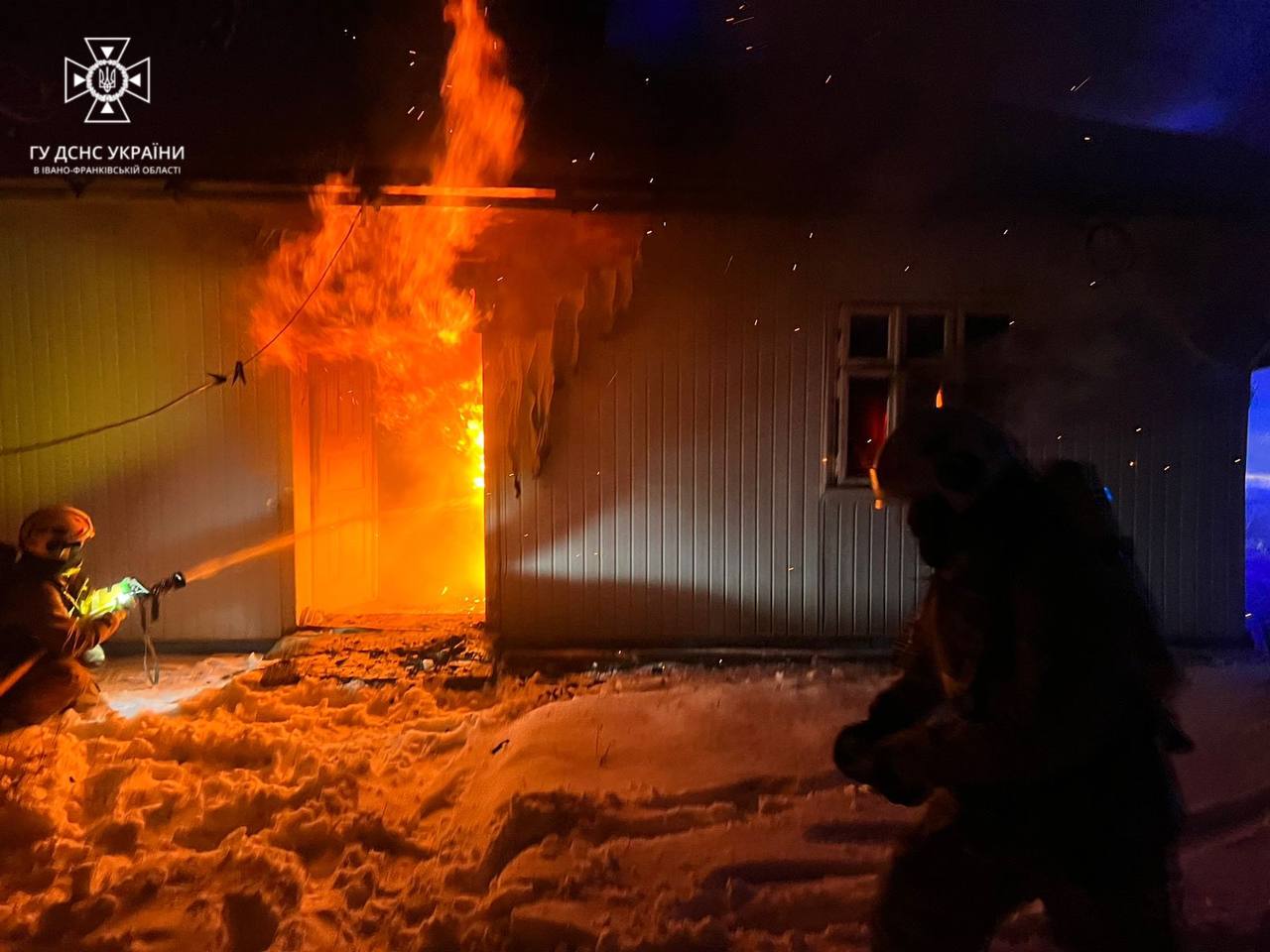 У пожежі будинку на Городенківщині знайшли тіло пенсіонерки (ФОТО З МІСЦЯ)