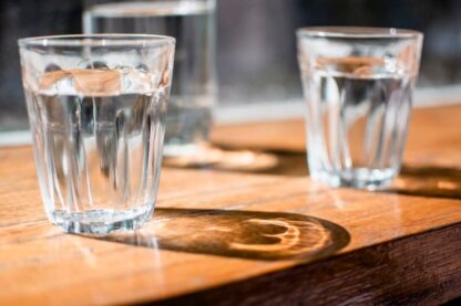 Артезіанська вода: чому вона корисна для вживання та приготування страв