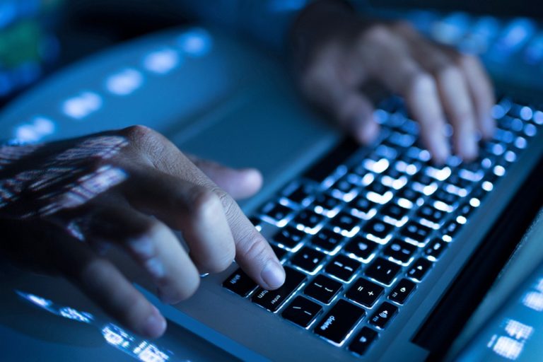 Кіберполіція запрошує прикарпатців долучитися до захисту соцмереж від шахраїв і російських вкидів