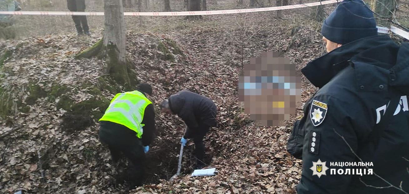 Задушив сестру, а тіло закопав у лісі: на Прикарпатті затримали підозрюваного у вбивстві (ФОТО)